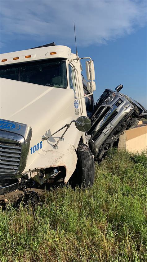 Two suffer serious injuries after 4-vehicle crash between Hutto and Taylor
